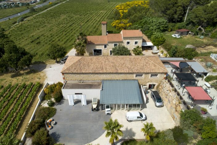 mas de laux magalas vue aerienne par drone
