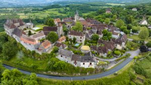 Photographie drone de Loubressac, plus beau village du Lot